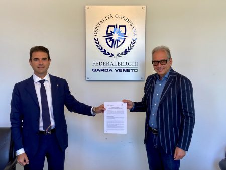 Intesa Sanpaolo e Federalberghi Garda Veneto siglano un accordo a sostegno del settore turistico alberghiero