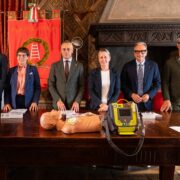 QUANDO L’OSPITALITA’ SALVA LA VITA FEDERALBERGHI GARDA VENETO  LANCIA IL PROGETTO “SAVE A LIFE – UN CUORE SICURO SUL GARDA PER RENDERE LA SPONDA VENETA DEL LAGO TOTALMENTE CARDIOPROTETTA